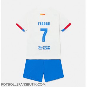 Barcelona Ferran Torres #7 Replika Bortatröja Barn 2023-24 Kortärmad (+ Korta byxor)